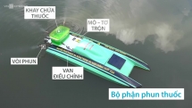 Học sinh miền Tây sáng chế thuyền phun thuốc điều khiển từ xa