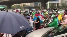 Đường phố Hà Nội kẹt cứng trong ngày đầu đi làm sau nghỉ lễ