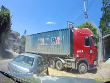 Tránh xe container vượt ẩu, xe ben gặp tai nạn kinh hoàng