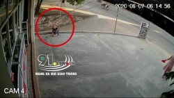 Bé gái chơi trước nhà bị điện giật, 2 người gần đó không hay biết