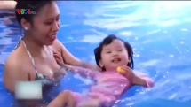 Lớp học bơi dành cho trẻ sơ sinh