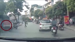 Nam thanh niên lao xe máy tông văng người làm nhiệm vụ