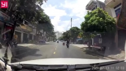 Nam thanh niên bốc đầu bất thành, ngã ngay giữa phố