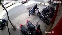 Vờ đi grab thanh niên bẻ khóa trộm xe máy trong tích tắc tại Sài Gòn
