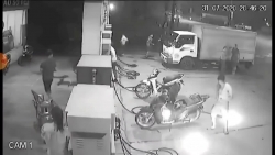 Trêu đùa ở cây xăng, nam thanh niên khiến ngọn lửa bùng phát