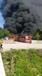 Nhiều xe khách bất ngờ cháy dữ dội ở Thanh Hóa