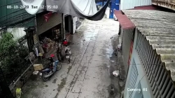 Người đàn ông trộm xe Wave, bỏ lại xe Dream