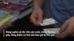 Công an đột kích xưởng làm giả sổ đỏ, thẻ nhà báo