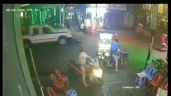 Xe công an lao vào nhiều người đi đường ở phố Bùi Viện