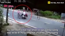 Người đàn ông chặn đầu, sàm sỡ cô gái đi xe đạp ngay giữa đường