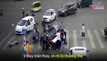 Cô gái bị xe điện cuốn vào gầm sau khi đẩy hàng chục mét trên phố