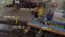 Nông dân miền Tây chế tạo ròng rọc kéo thuyền qua đập