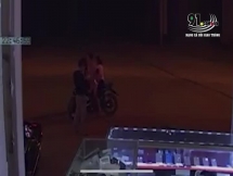 Hai xe máy tông nhau kinh hoàng, 5 người bị hất văng xuống đường