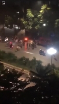 Hàng chục thanh niên hỗn chiến như phim trên đường Trần khát Chân