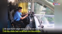Tài xế nghịch bút bi khi lái xe và cái kết đáng tiếc