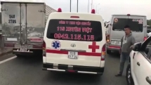 Hàng trăm ô tô dẹp sang 2 bên đường, nhường cho xe cứu thương