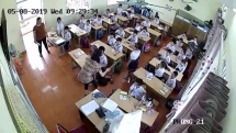 Cô giáo tát học sinh